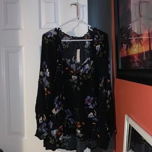 American Eagle floral Peasant Top